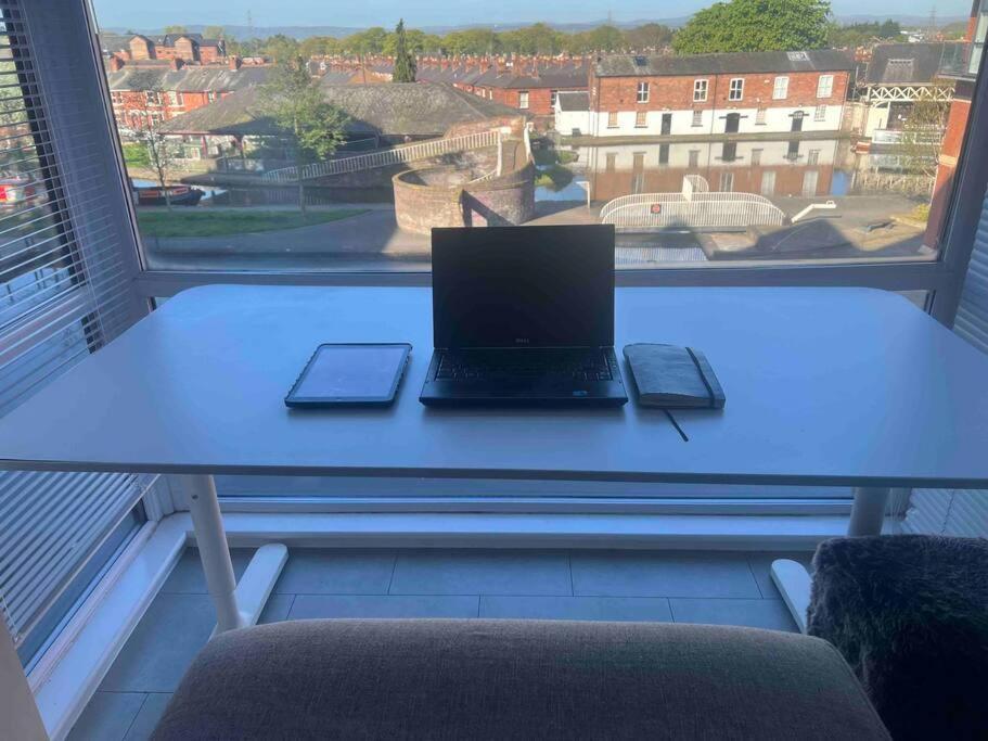 City Centre 2 Bed Apartment Chester Buitenkant foto