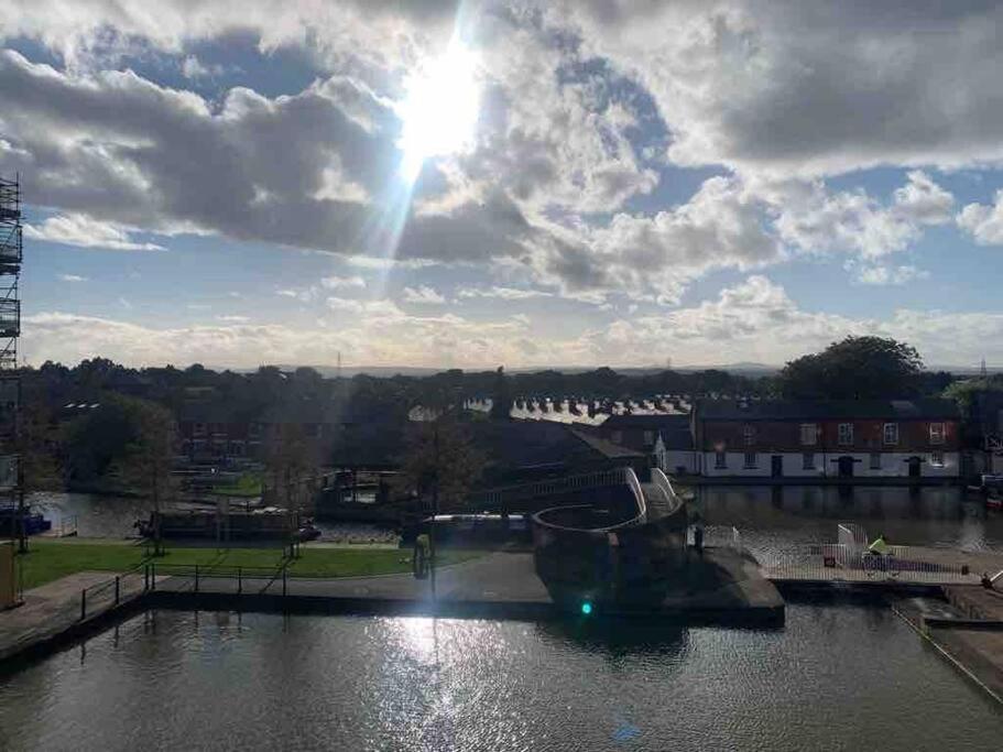 City Centre 2 Bed Apartment Chester Buitenkant foto