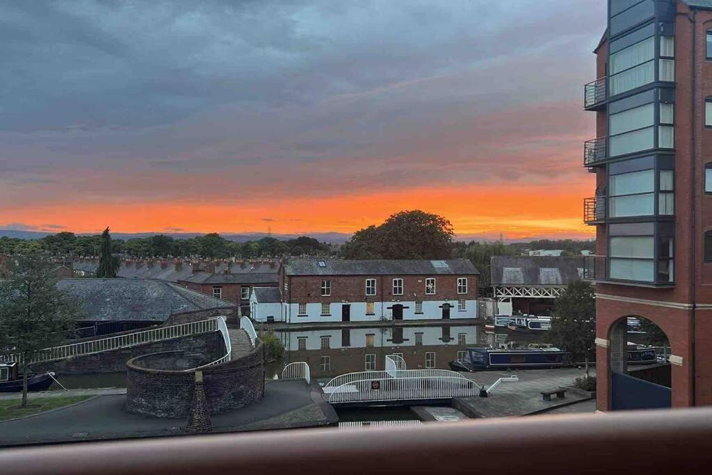 City Centre 2 Bed Apartment Chester Buitenkant foto